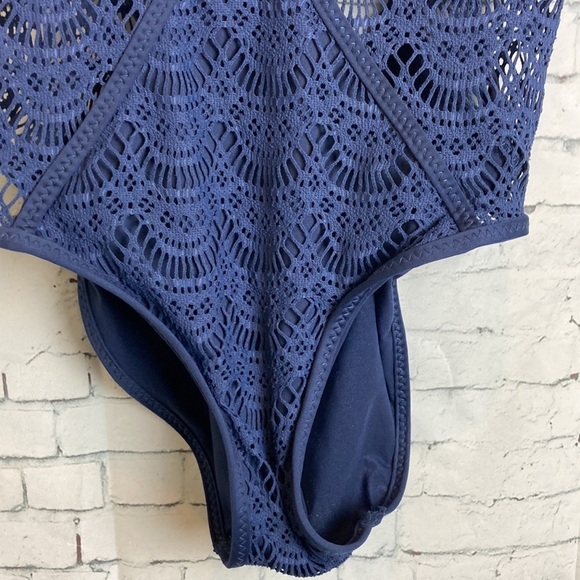 BECCA NWT Show & Tell One-Piece Swimsuit M Lace Crochet Sexy Vacation Coast - Picture 7 of 16